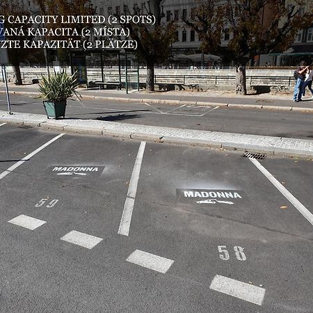 Madonna Apartments การ์โลวีวารี ภายนอก รูปภาพ