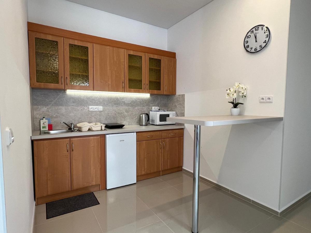 Madonna Apartments การ์โลวีวารี ภายนอก รูปภาพ