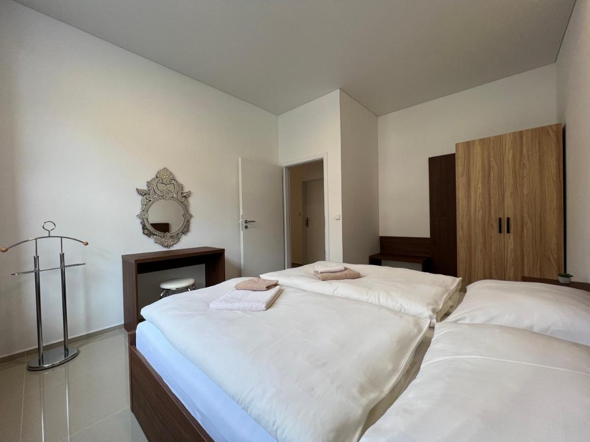 Madonna Apartments การ์โลวีวารี ภายนอก รูปภาพ