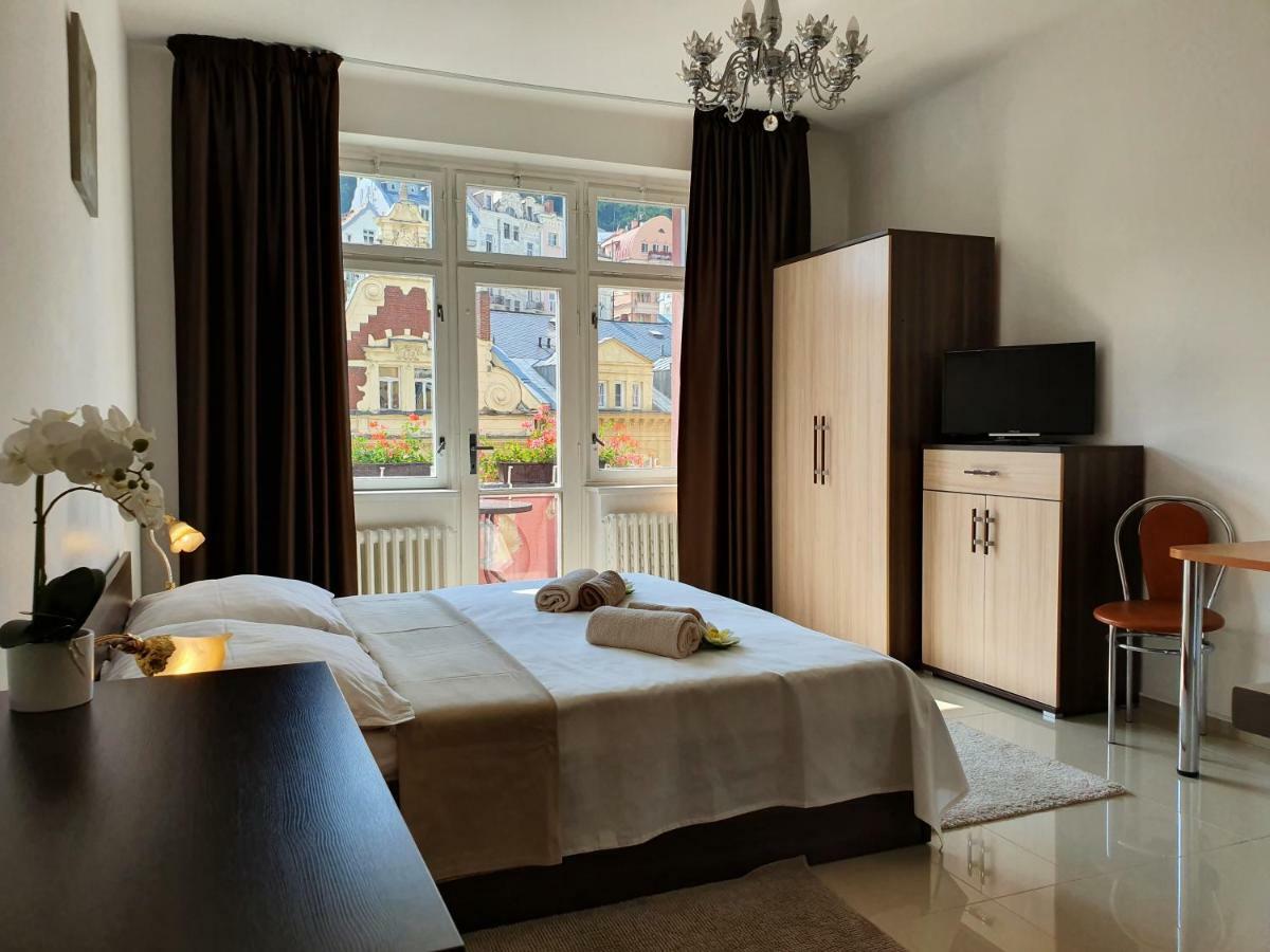 Madonna Apartments การ์โลวีวารี ภายนอก รูปภาพ