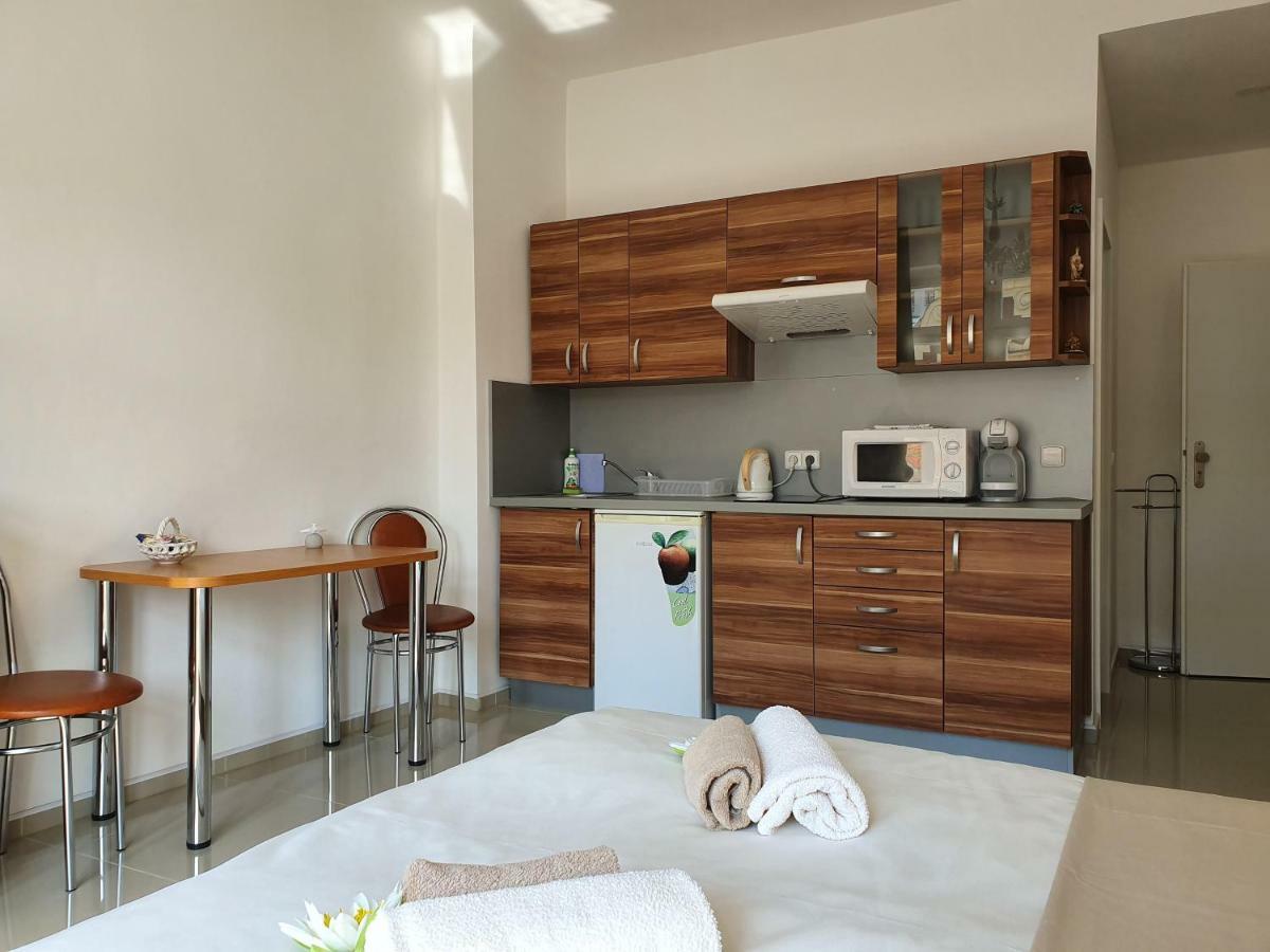 Madonna Apartments การ์โลวีวารี ภายนอก รูปภาพ
