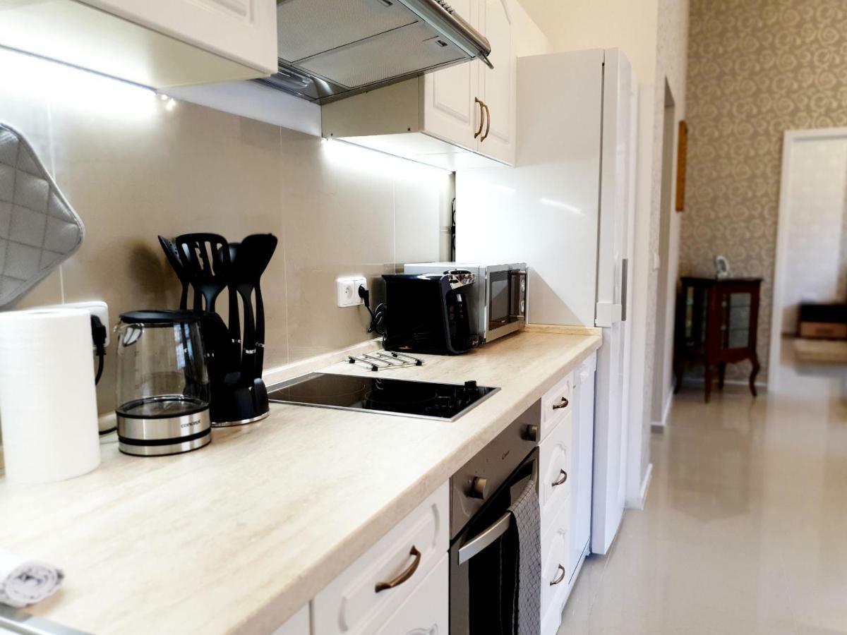 Madonna Apartments การ์โลวีวารี ภายนอก รูปภาพ