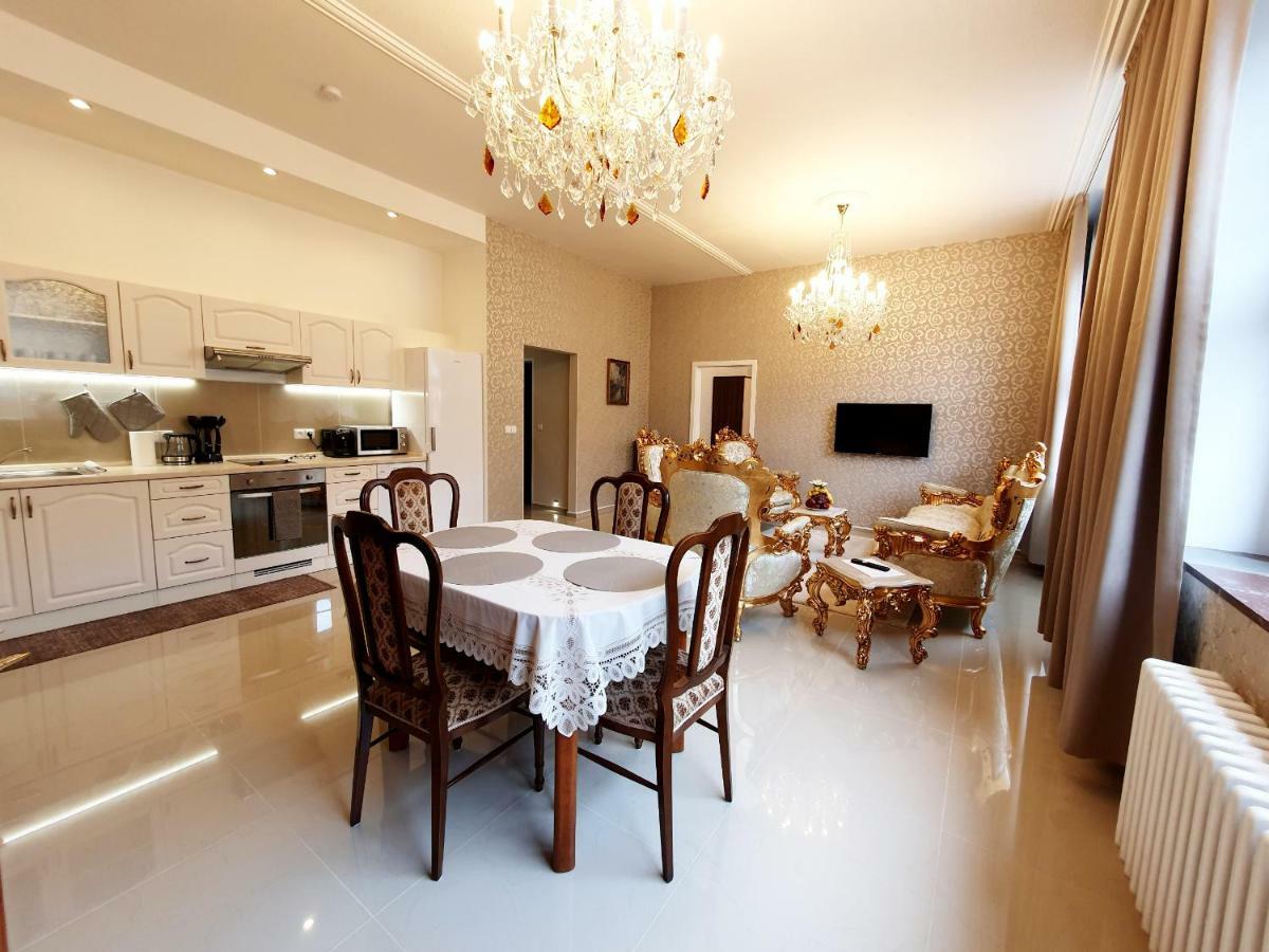 Madonna Apartments การ์โลวีวารี ภายนอก รูปภาพ
