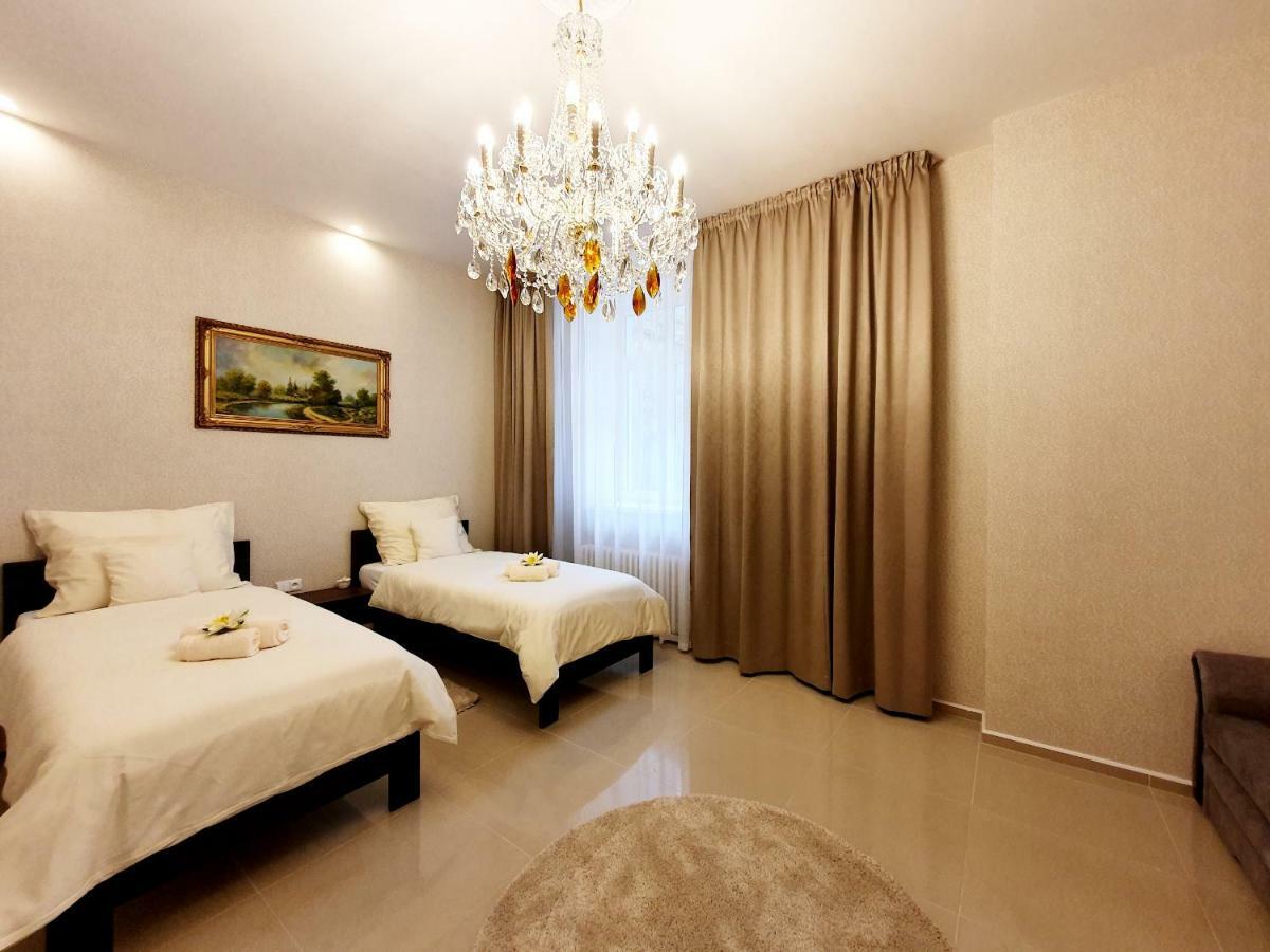 Madonna Apartments การ์โลวีวารี ภายนอก รูปภาพ