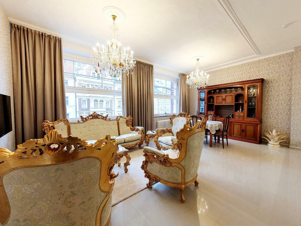 Madonna Apartments การ์โลวีวารี ภายนอก รูปภาพ