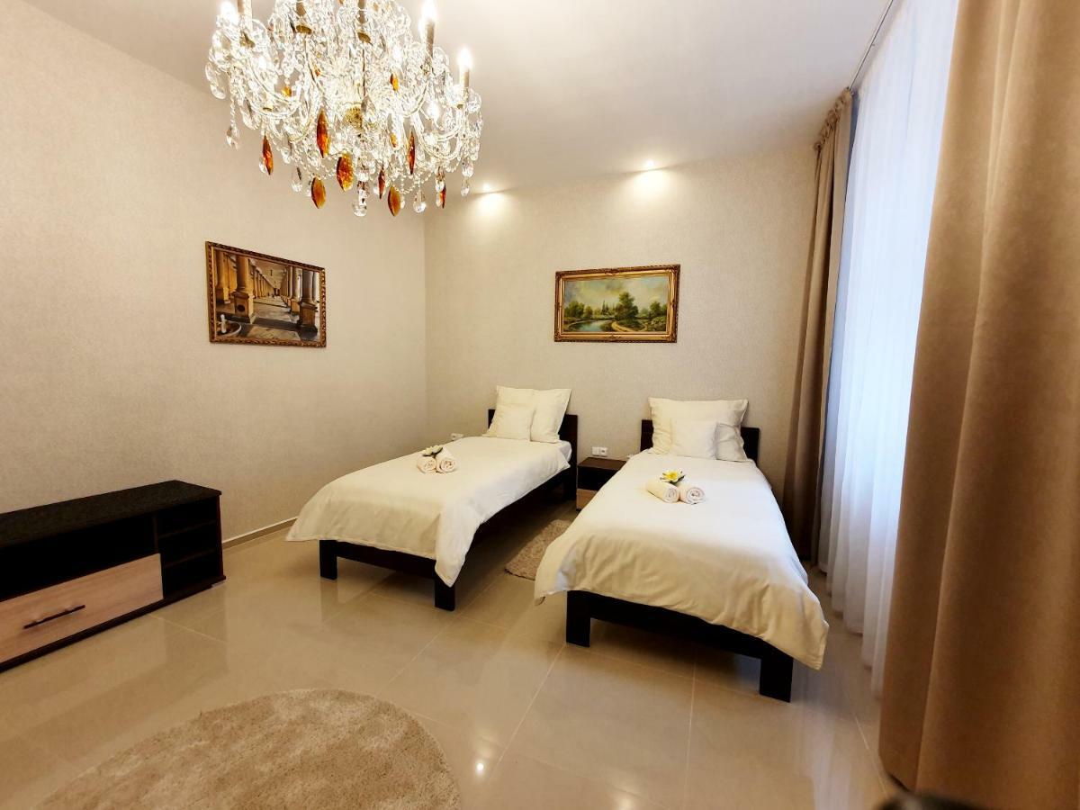 Madonna Apartments การ์โลวีวารี ภายนอก รูปภาพ