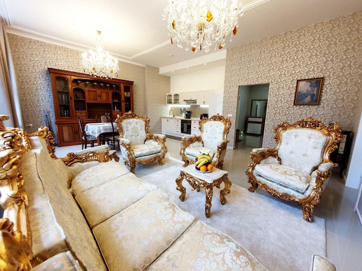 Madonna Apartments การ์โลวีวารี ภายนอก รูปภาพ