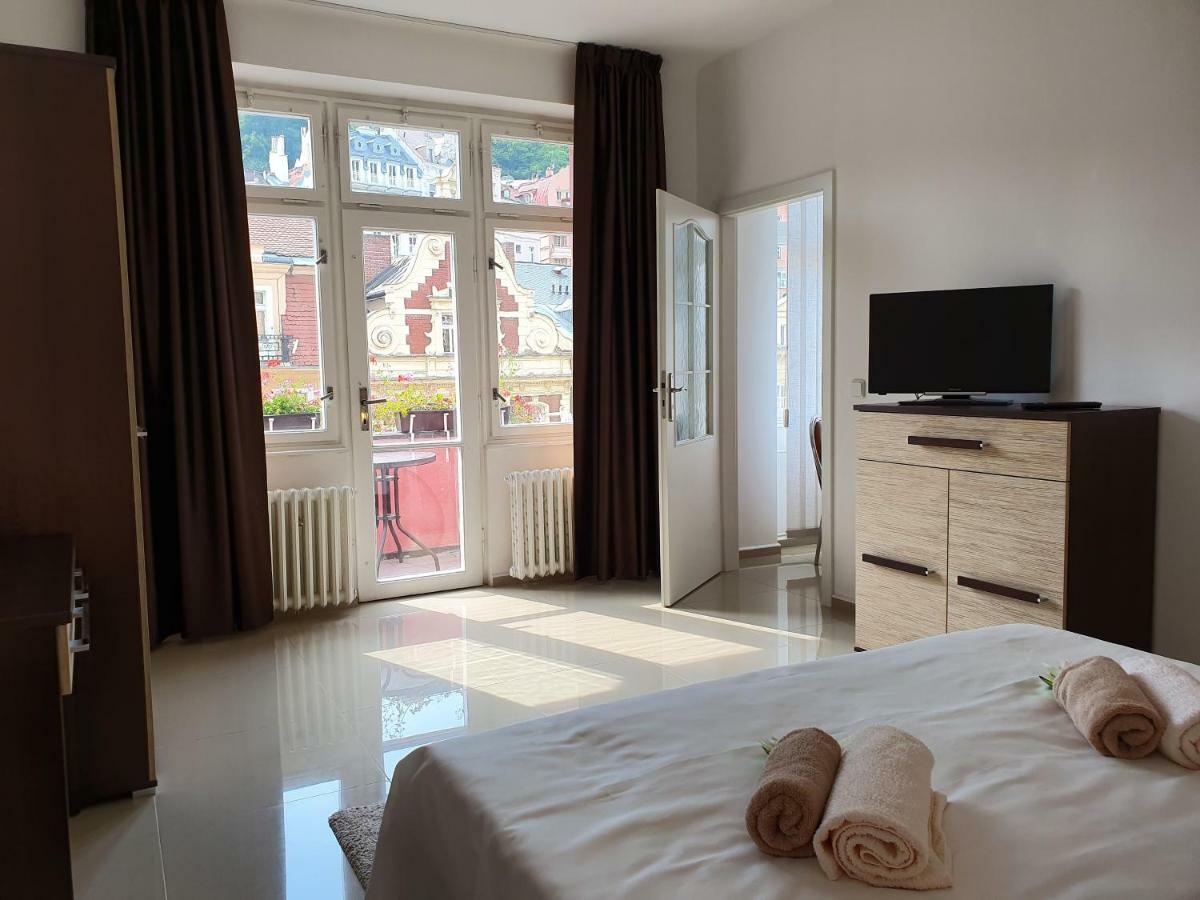 Madonna Apartments การ์โลวีวารี ภายนอก รูปภาพ