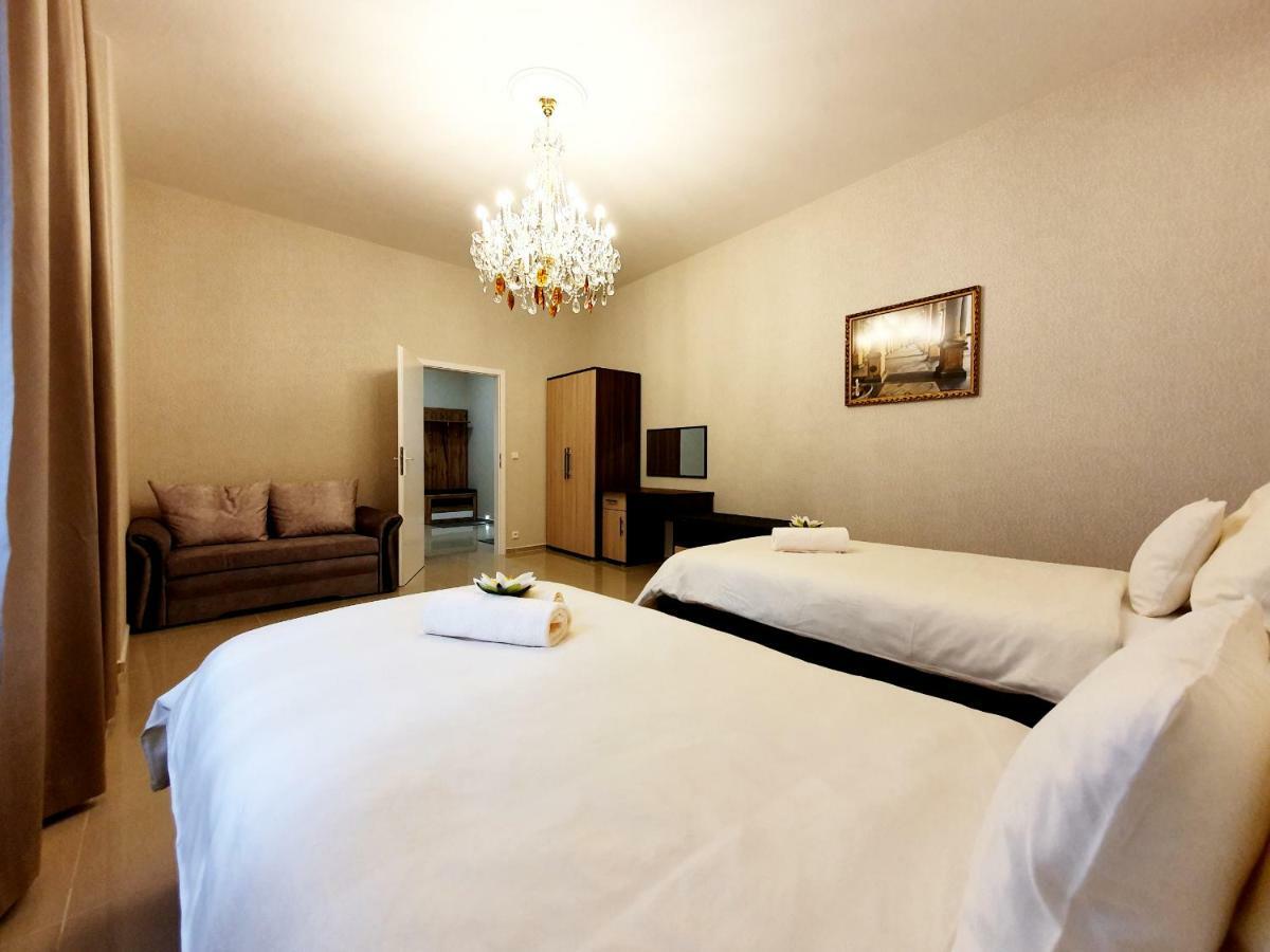 Madonna Apartments การ์โลวีวารี ภายนอก รูปภาพ