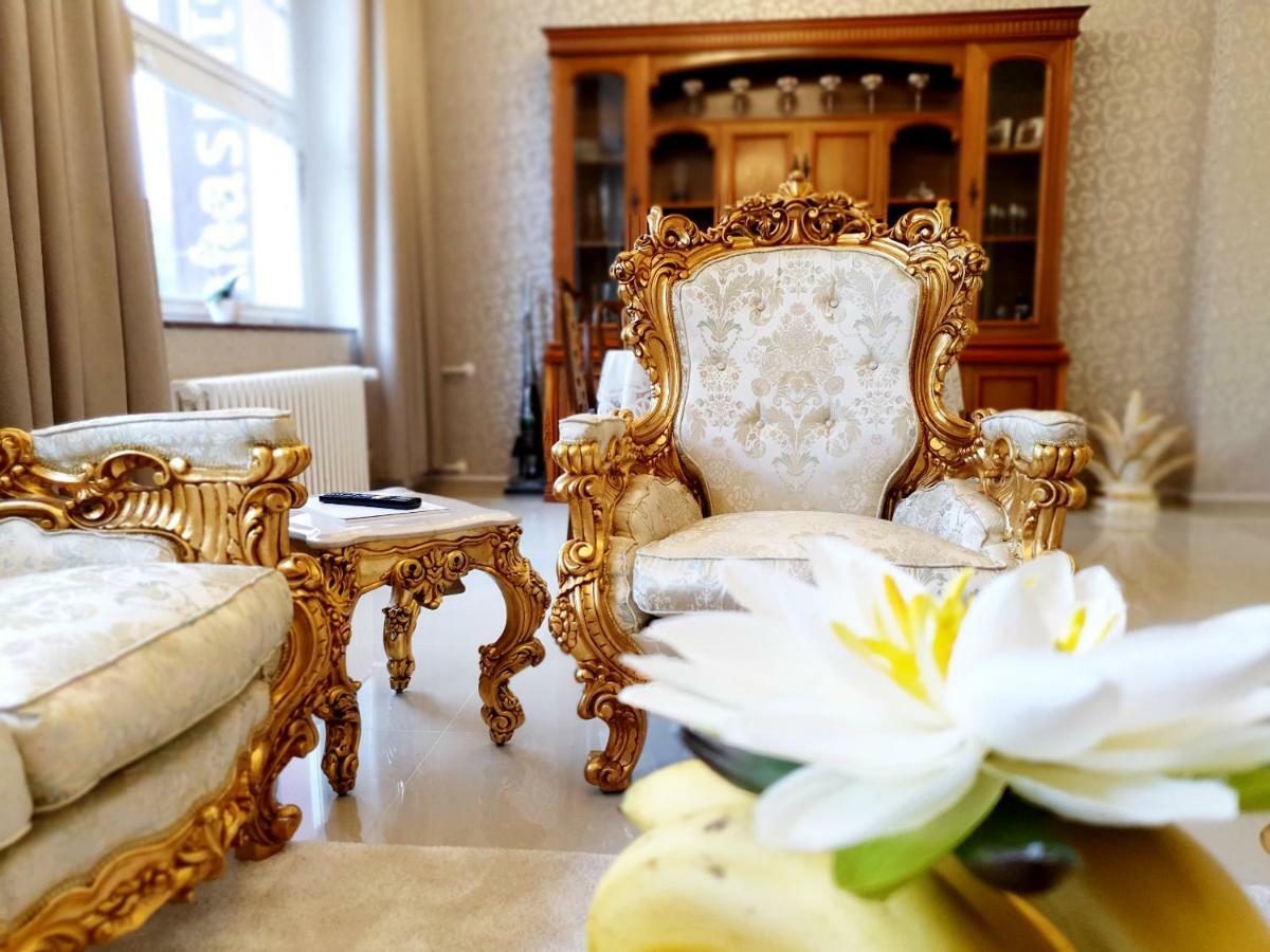 Madonna Apartments การ์โลวีวารี ภายนอก รูปภาพ