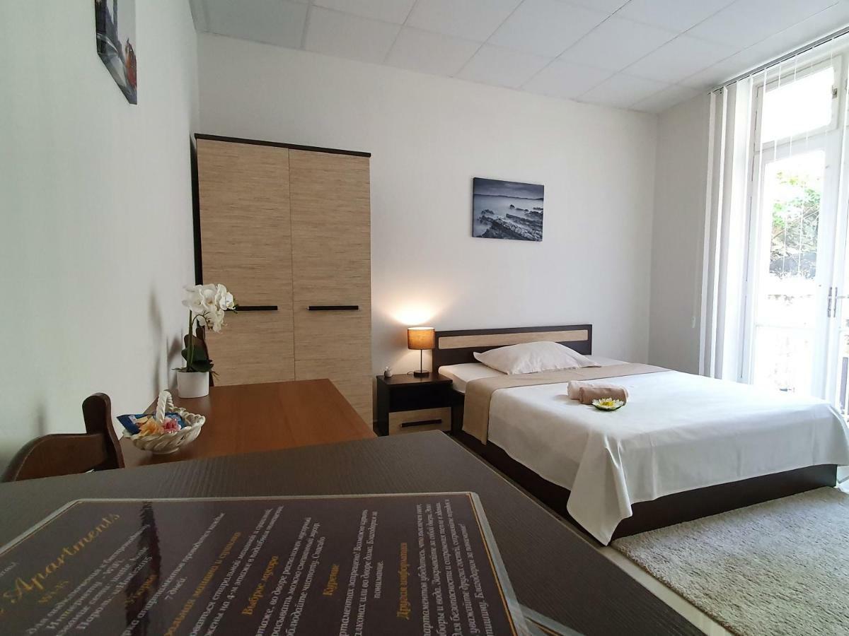 Madonna Apartments การ์โลวีวารี ภายนอก รูปภาพ