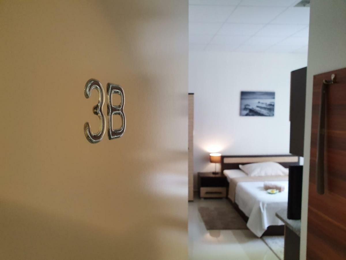 Madonna Apartments การ์โลวีวารี ภายนอก รูปภาพ